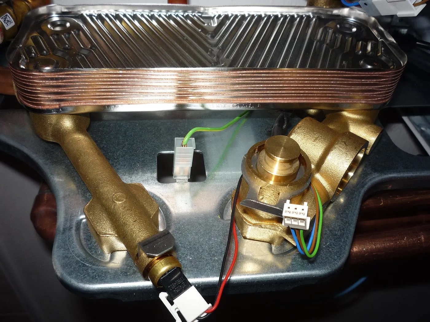 Inside a gas boiler: the plate heat exchanger and brass diverter valve