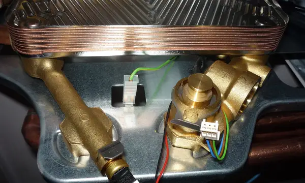 Inside a gas boiler: the plate heat exchanger and brass diverter valve
