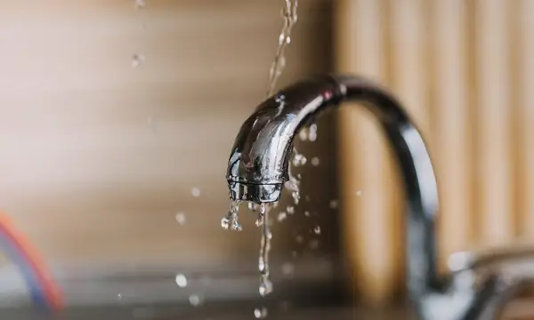 Water running from a chrome kitchen tap