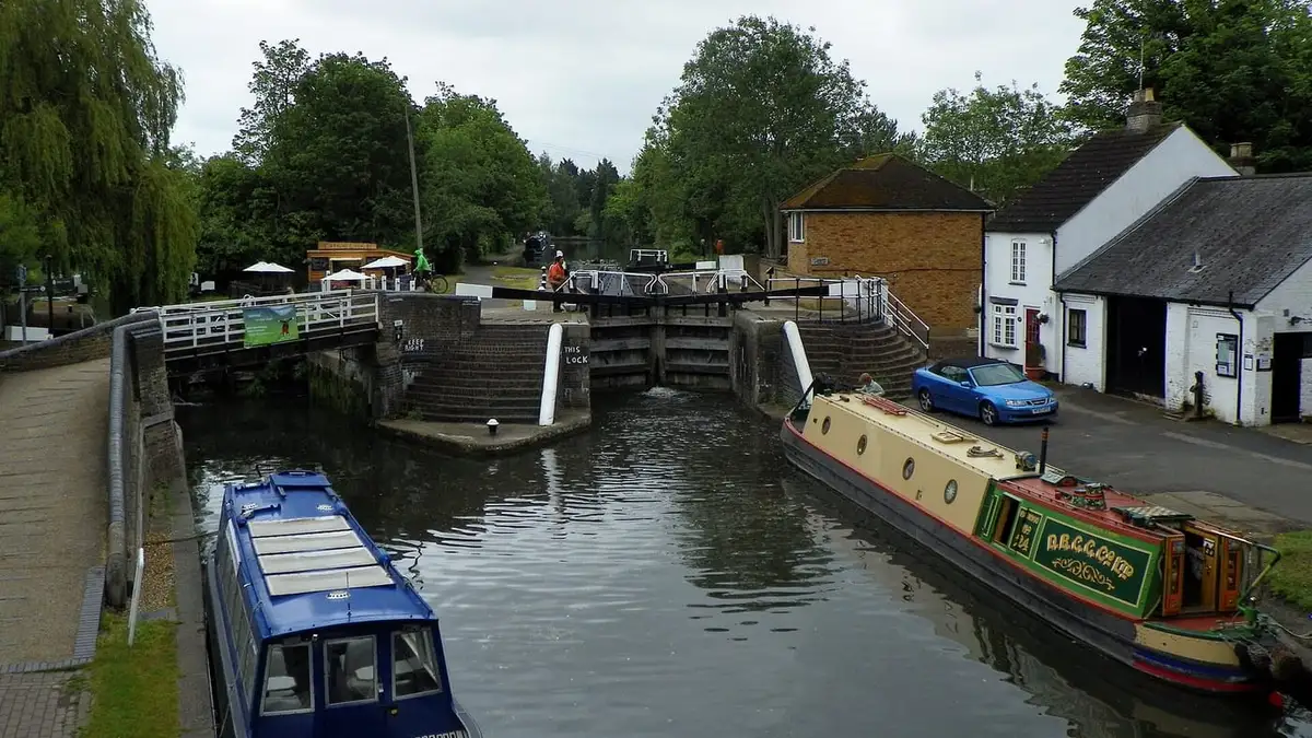 Narrowboats at Batchworth Lock on the Grand Union Canal, Rickmansworth