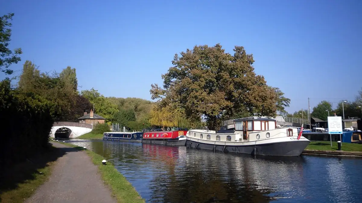 Narrowboats on the Grand Union Canal approaching Uxbridge Lock