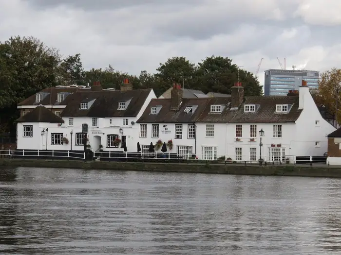 The Bull's Head and riverside cottages at Strand on the Green, Chiswick, west London