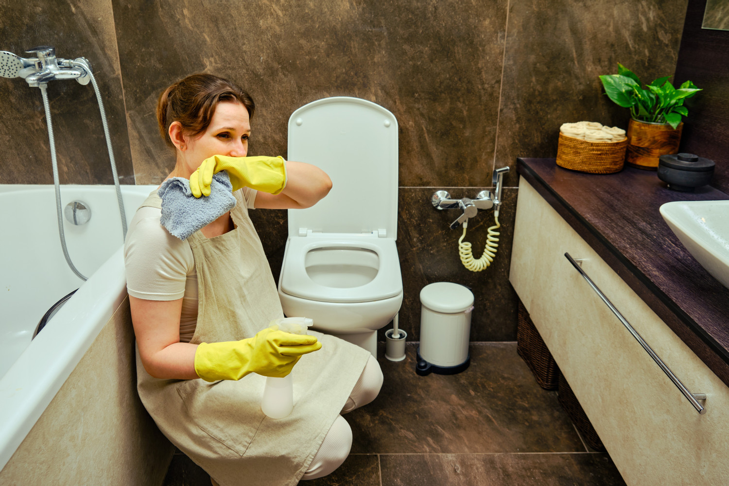 Methods to get rid of the unpleasant odor of sewage